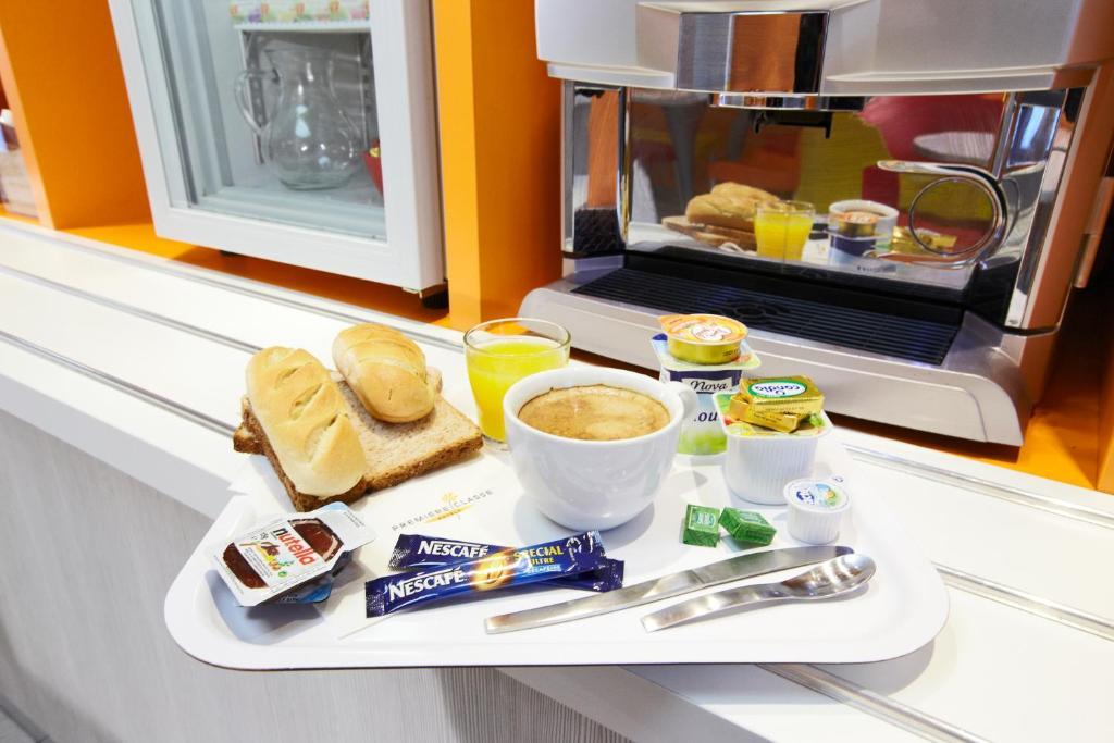 מונטריי Premiere Classe Montreuil מראה חיצוני תמונה A typical breakfast at a hotel