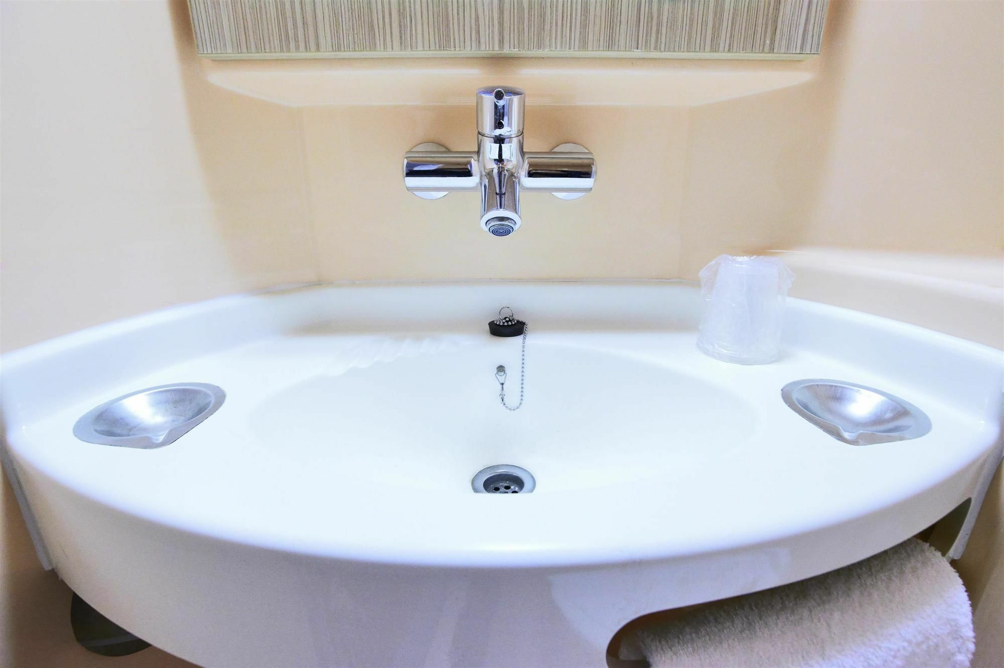 מונטריי Premiere Classe Montreuil מראה חיצוני תמונה A modern lavatory
